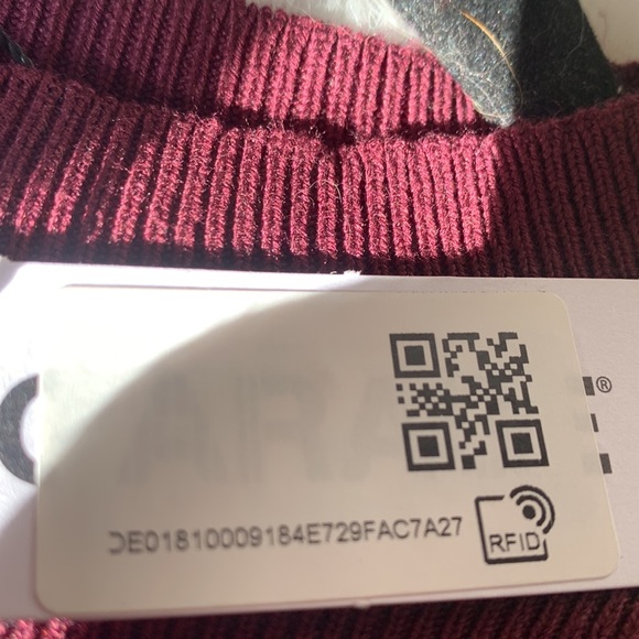 Brand new Mockneck Burgundy Crop Top  (large) - Picture 4 of 4